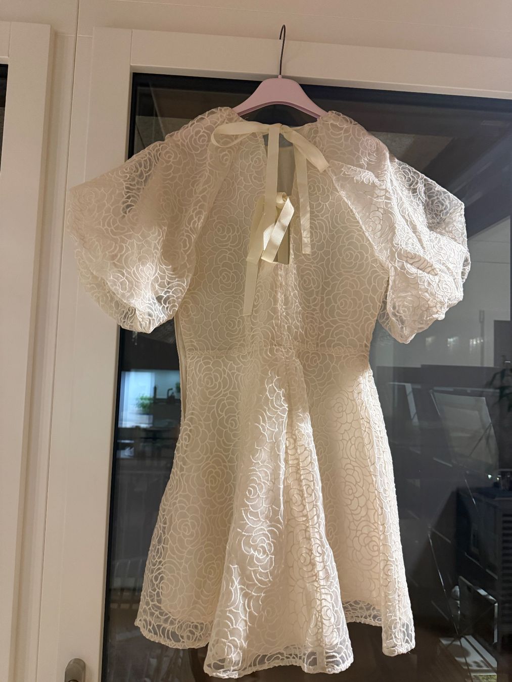 H&M Vestiti: Kleid cremeweiss H&M Grösse S mit Blumenmuster – Nuovo (secondo la descrizione) da Einsiedeln venduto da Natalia. 1