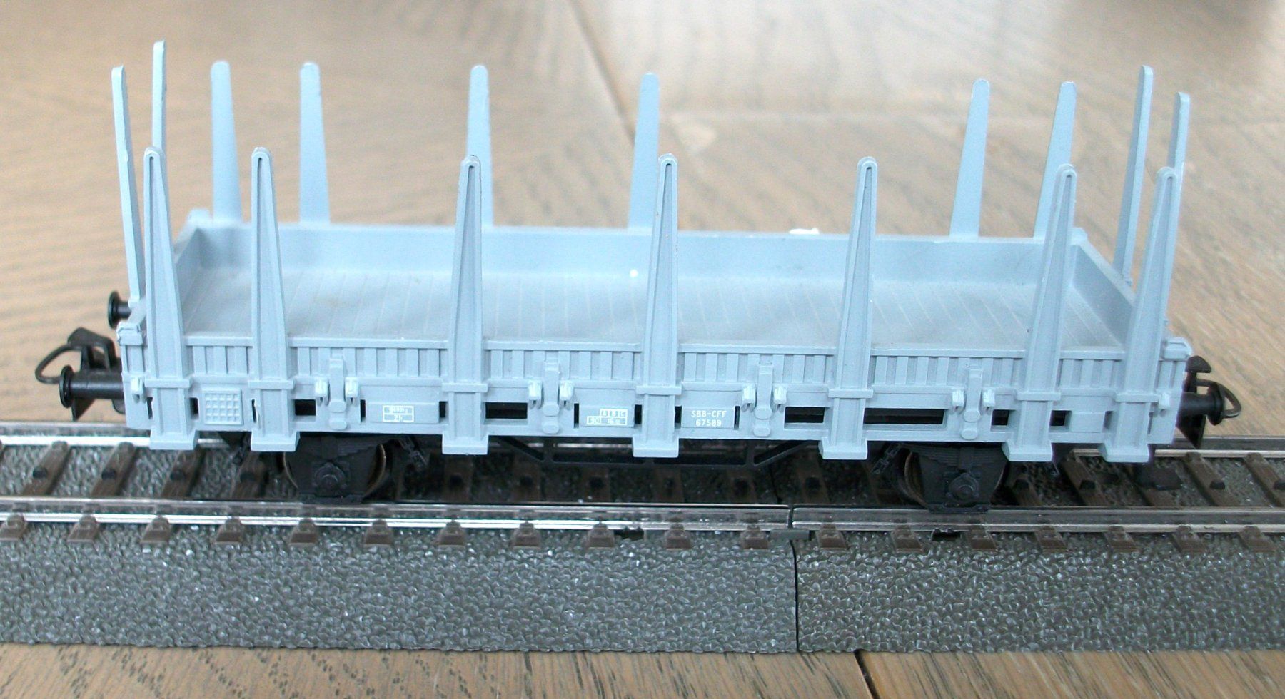 Märklin Modellini di ferrovie: grauer Rungenwagen der SBB – Usato da St. Moritz venduto da Manu7500 1