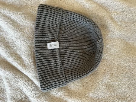 Warme Wintermütze UBS, grau gestreift