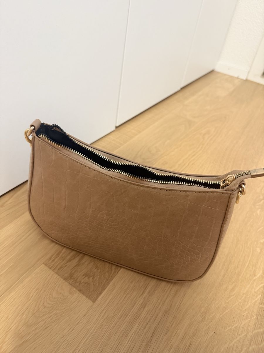 Taschen für Damen: Handtasche beige mit Golidkette – Neu (gemäss Beschreibung) aus seon von vikii._1 2