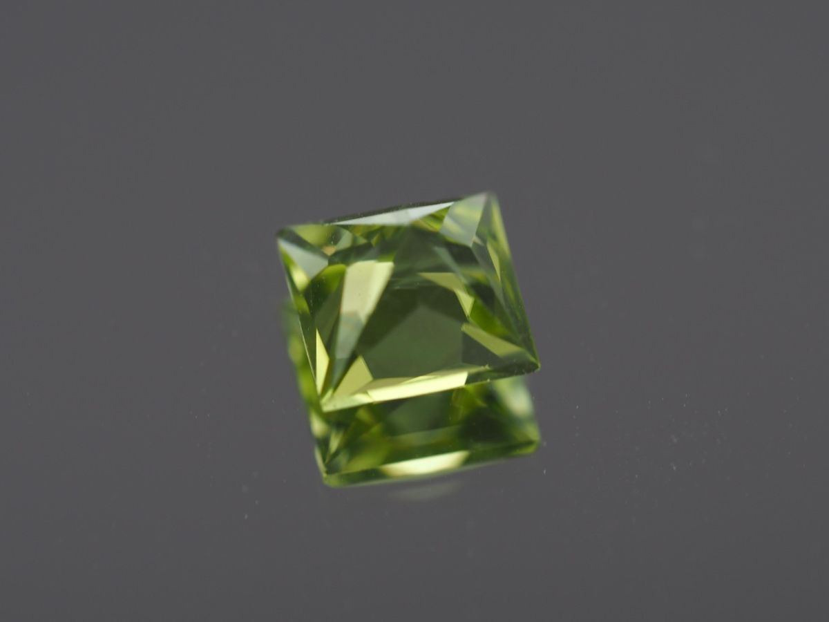 Edelsteine: Beautiful Green Peridot Princess Cut - 1.19ct – Neu und originalverpackt aus Buchs SG von OTNaturalGems 8