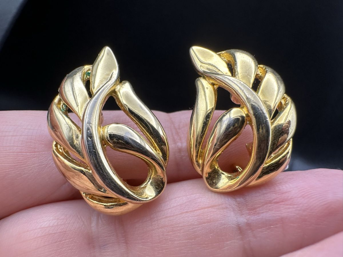 Ohrringe & -stecker: Vintage Goldfarbene Clip-Ohrringe – Gebraucht aus Lamone von LaCantinaMagica