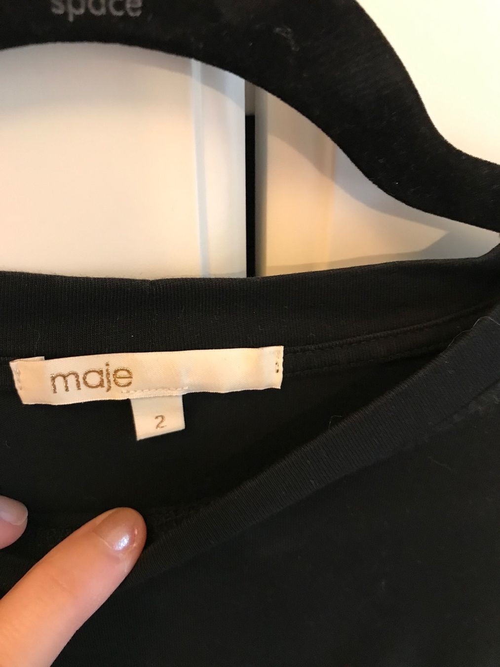 Maje T-shirt: T-shirt maje taille 2 – Usato da Lausanne venduto da Meganelausanne 2
