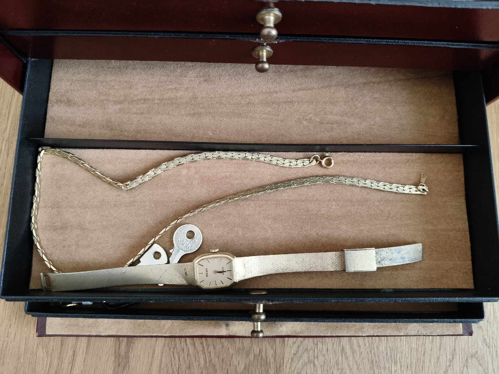 Altri gioielli: Schmuckkasten mit Uhren und Schmuck – Usato da Sissach venduto da eli_6l2g 3