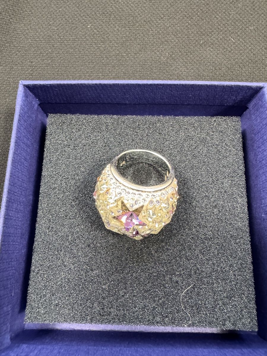 Swarovski Bagues: Swarovski Crystal Ring size 52 – D'occasion à Hurden par rac_wyf8