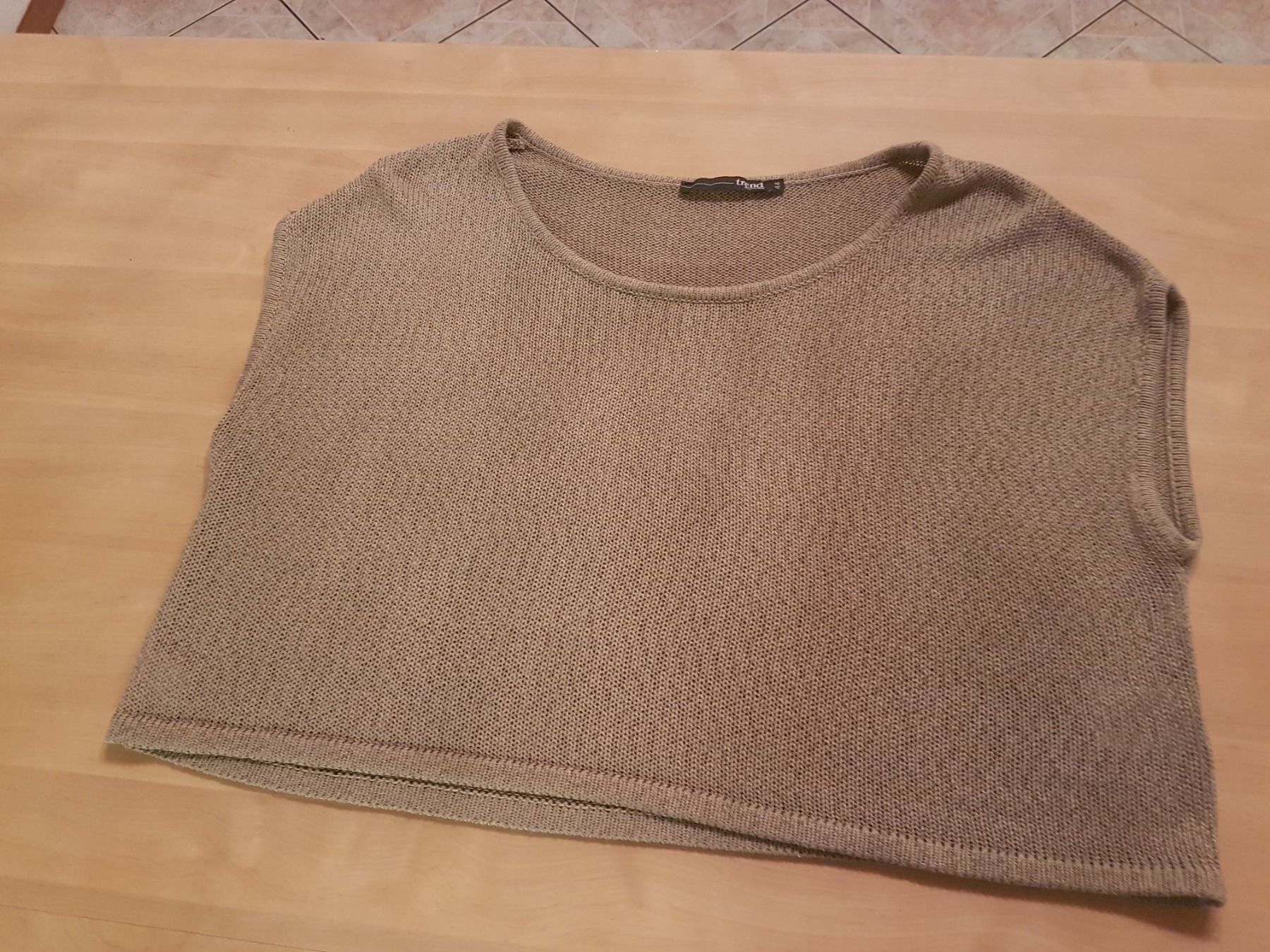 Top: Pull court - Croc top taille 44 marque Trend – Usato da Villiers venduto da san_jn5w