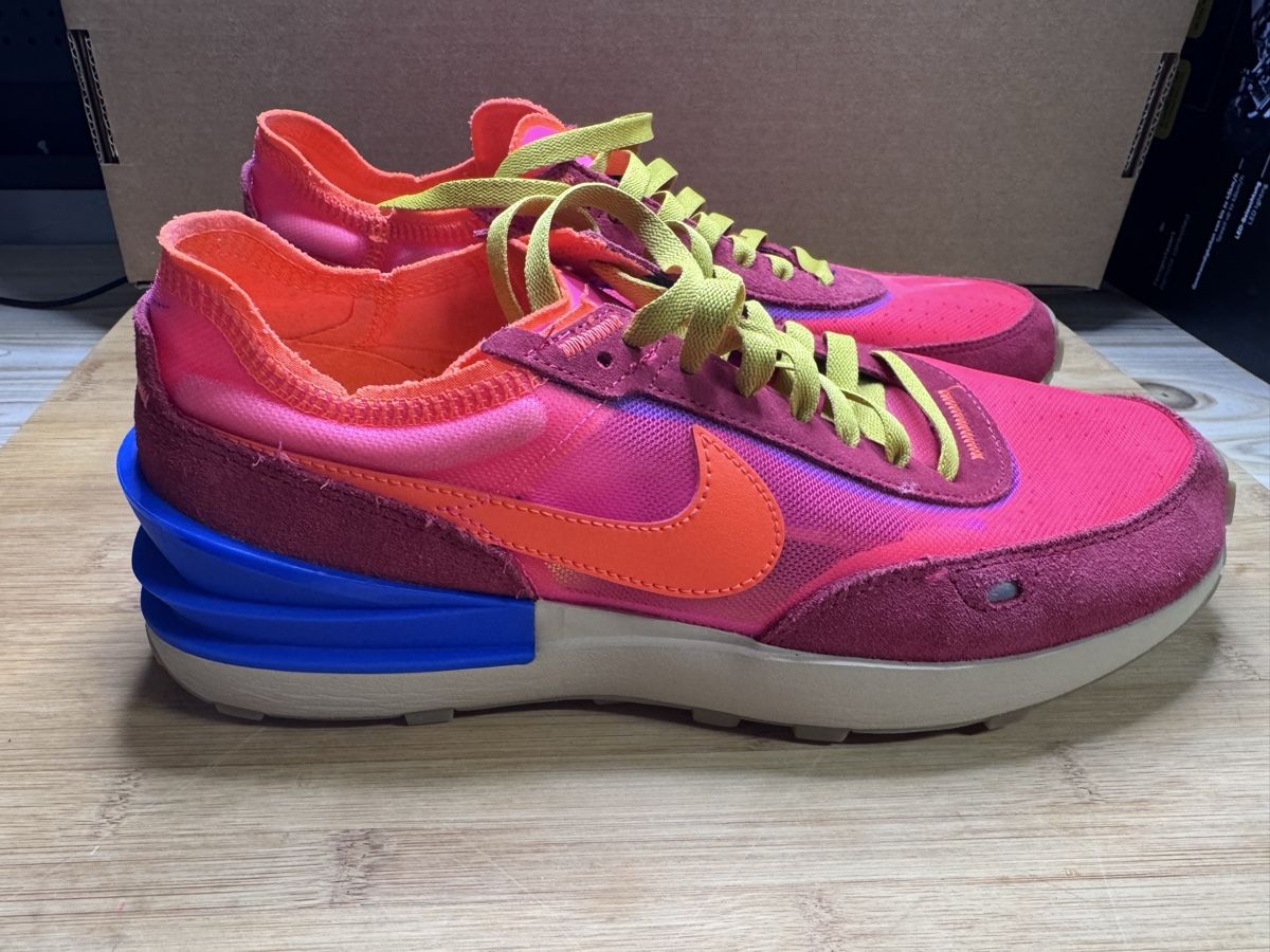 Nike Chaussures hommes: Nike Waffle One "Hyper Pink / Hyper Crimson" Size 44 – D'occasion à Ibach par chr_sz62
