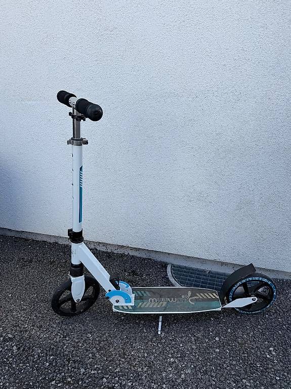 Kickboard: Muuwmi Scooter weiss, klappbar mit Seitenständer – Usato da Widnau venduto da Daniel81 1