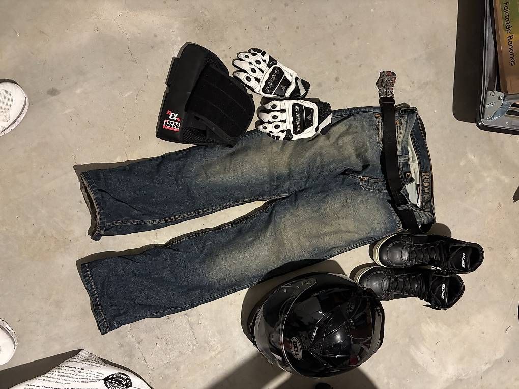 Pantaloni: Rokker Hose, Schuhe, Helm – Usato da Herznach venduto da Stefbi