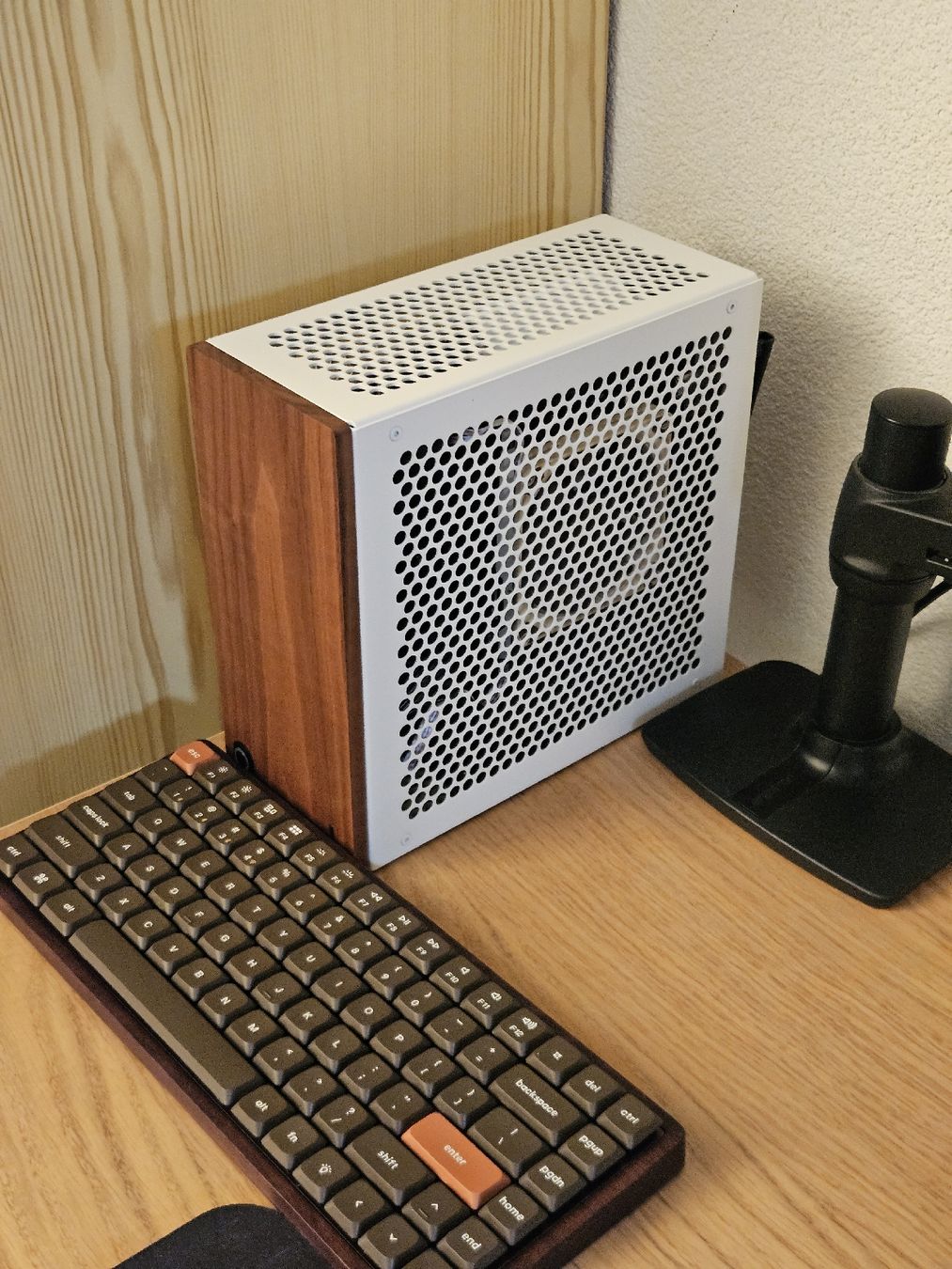 PCs: Mini ITX SFFPC Mini PC 9060 XT 16 GB Ultra 250k plus 2 TB M2 – Neuf avec emballage d'origine à Zürich par jac_yfm6 2