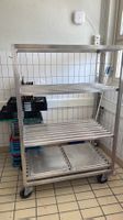 Grosses Gastro Gitter Abtropf Regal auf Rollen