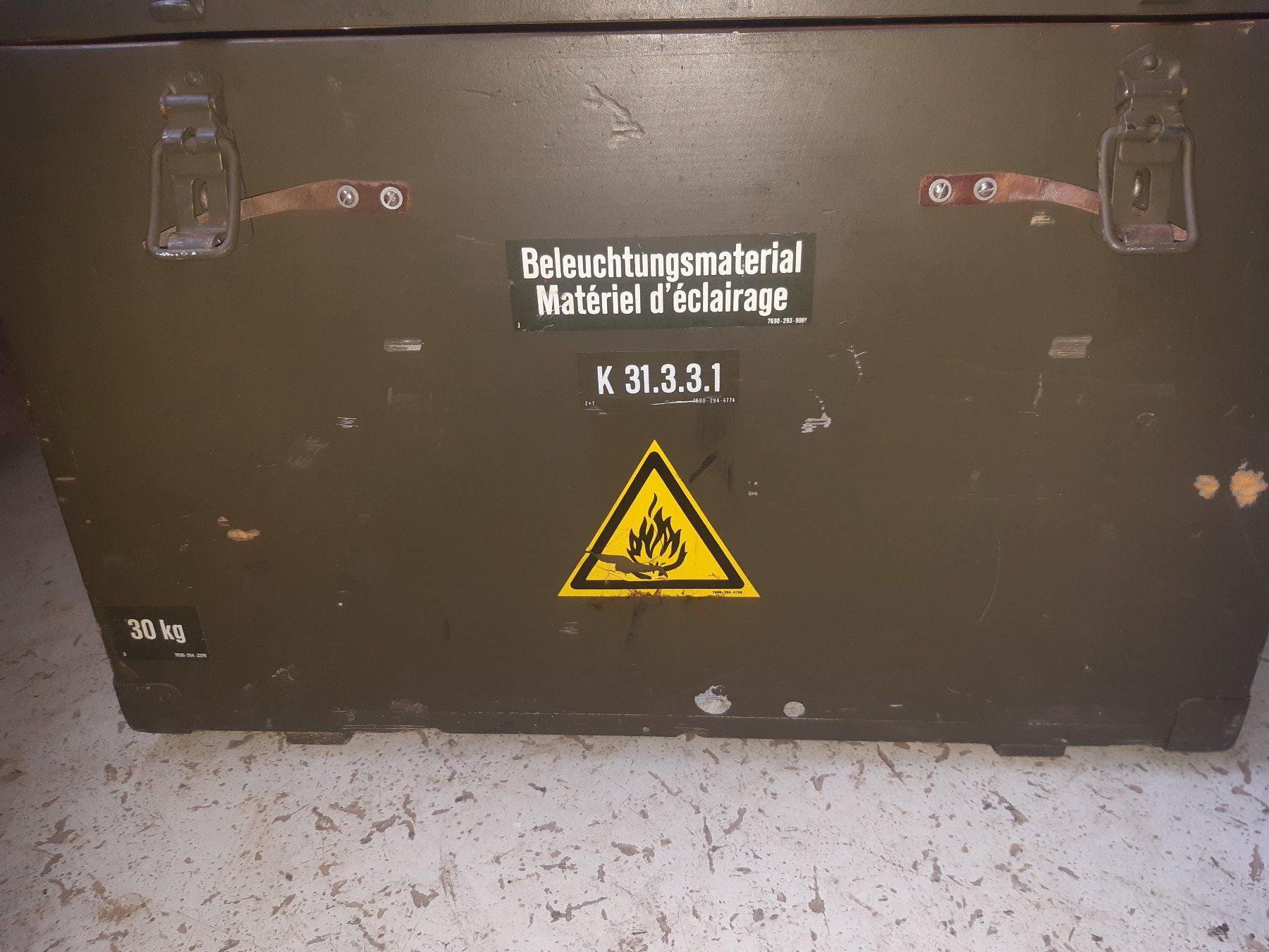 Schweizer Armee Lampen: Beleuchtungsmaterial  Notbeleuchtung Armee – Gebraucht aus Feusisberg von oz_tiger