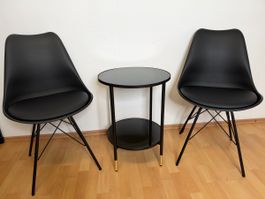 2 Schwarze Stühle
