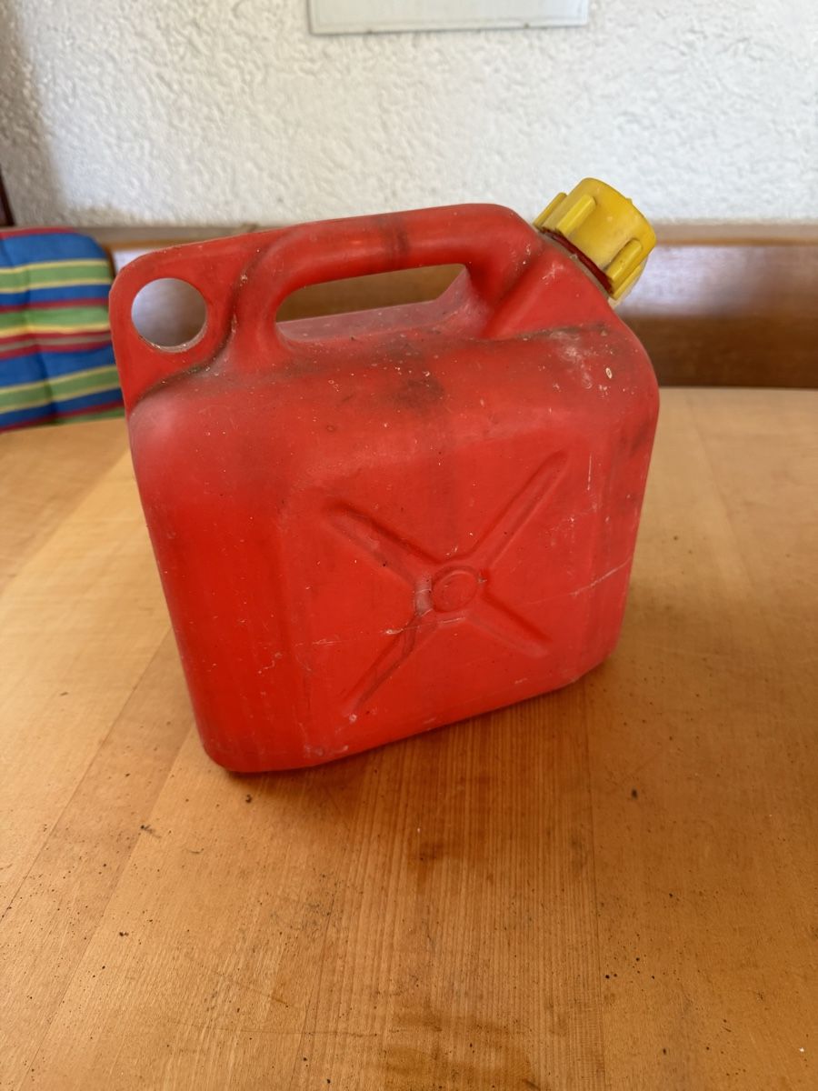 Benzinkanister: Benzinkanister – Gebraucht aus Dübendorf von Sachs621 2