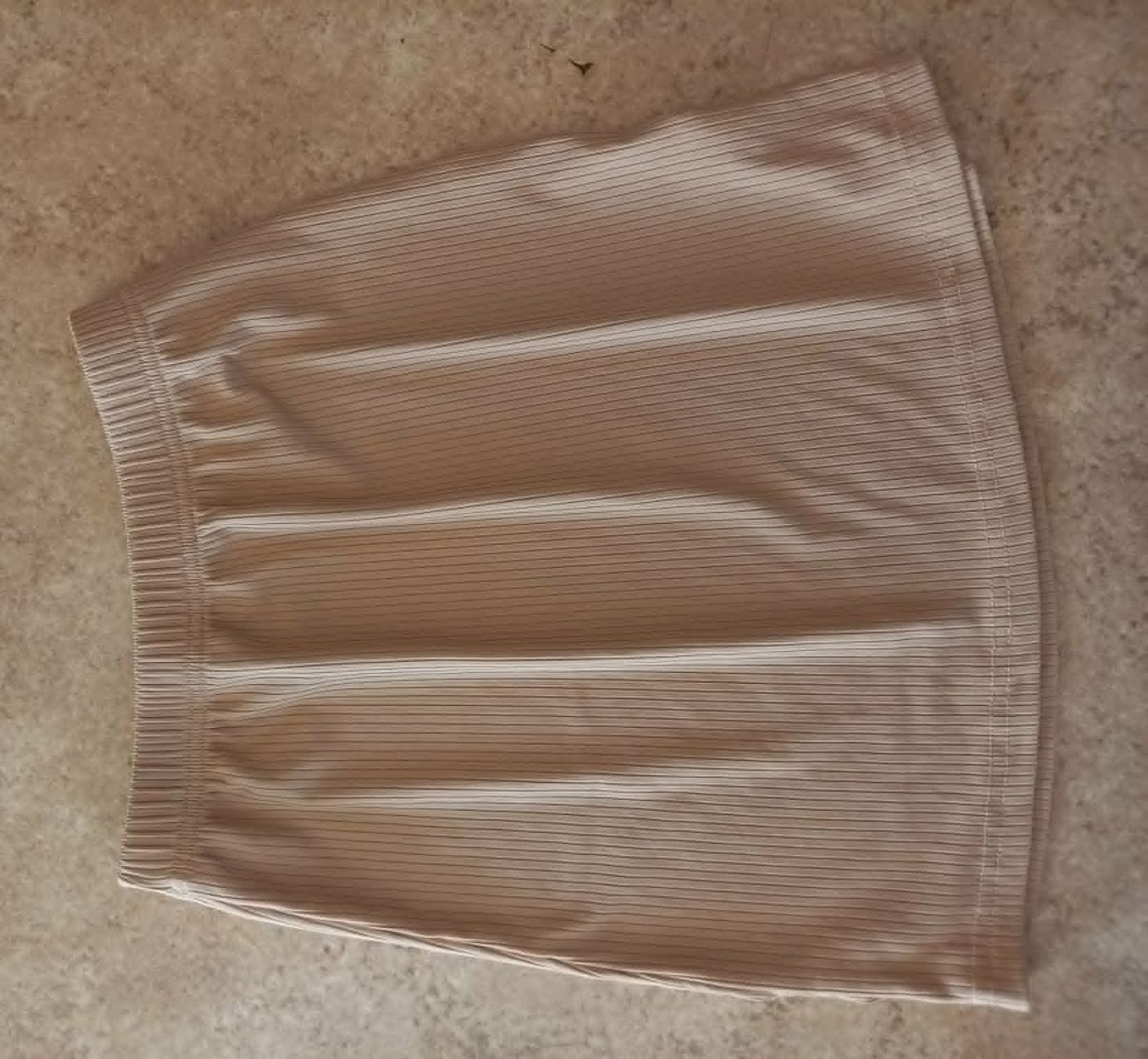 Vestiti & Gonne: Raffiniertes Sommerröckli, Rippstrick, beige, Gr 140 – Usato da Möhlin venduto da Simba4871 1