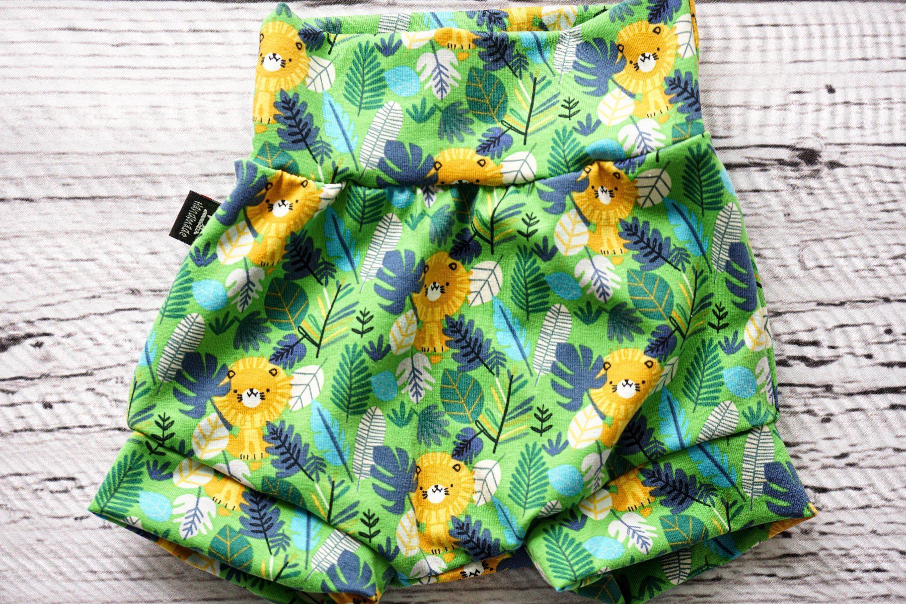 Pantaloni: Kurze Hose mit Löwen 62/68 NEU – Nuovo e nell'imballaggio originale da Zürich venduto da sambaum