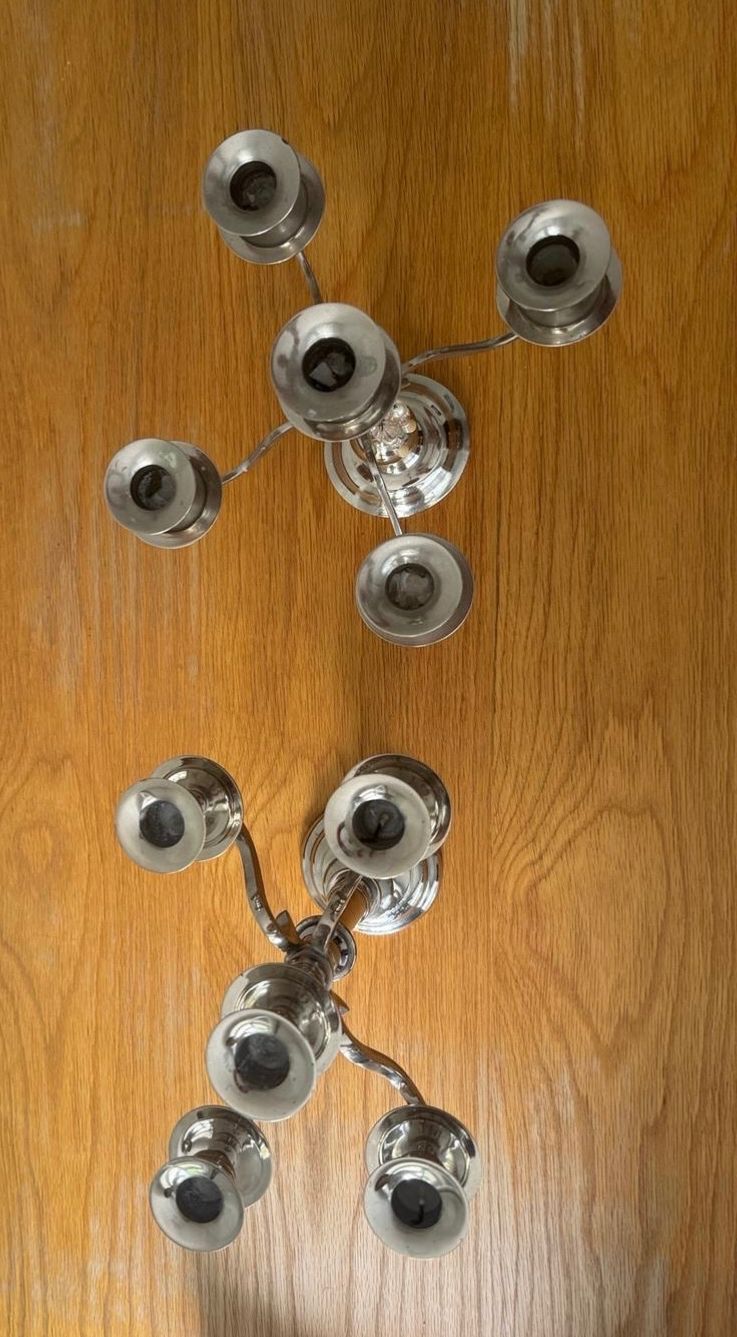 Portacandele: Kerzenständer, 2 Stück, versilbert, – Usato da Oberweningen venduto da Achille.3 2