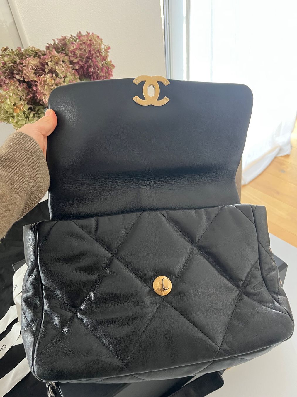 Chanel Borse da donna: Chanel 19 Medium Black – Usato da Zürich venduto da Joellita25 4