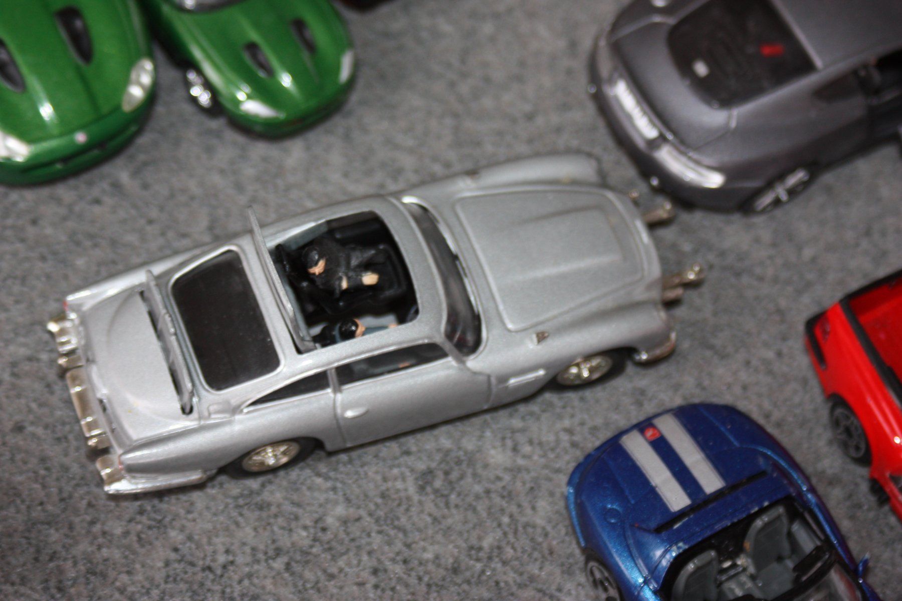 Giocattoli: Autosammlung James Bond, Batman, Daktari u.v.m. – Usato da Bern venduto da Puket 4