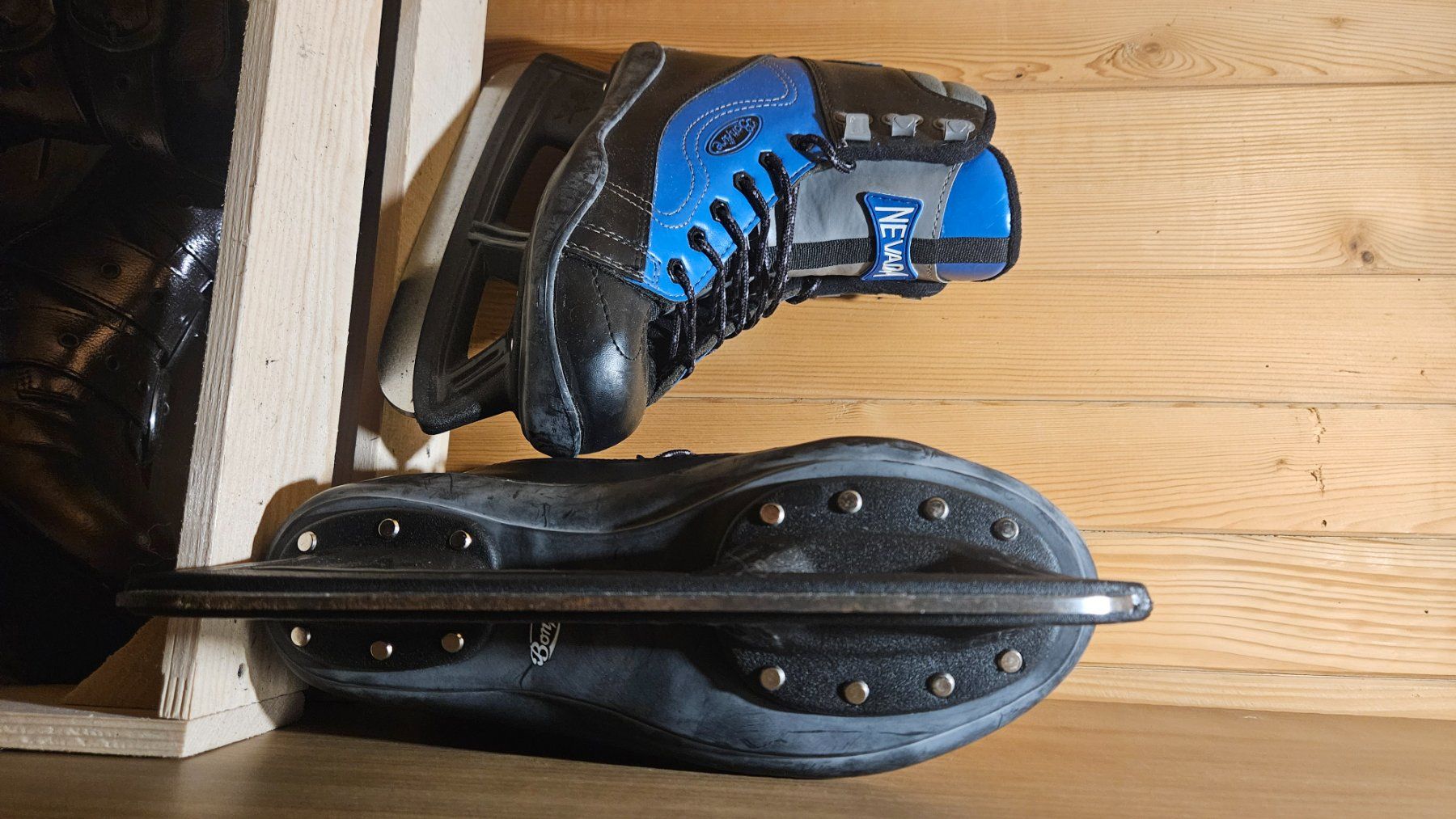 Pattini da ghiaccio: Bequeme Schlittschuhe Gr. 37/38 – Usato da Finsterwald LU venduto da zabryna 2