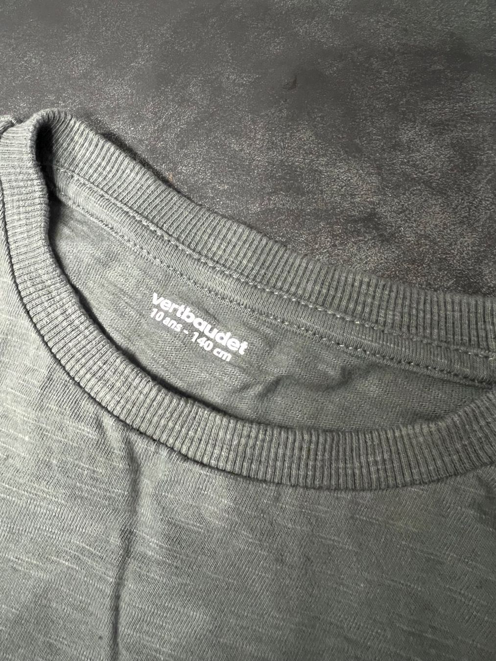 Pullover & Sweatshirts: VERTBAUDET SWEATSHIRT OLIVGRÜN 134 – Gebraucht aus Basel von theo-g77 2