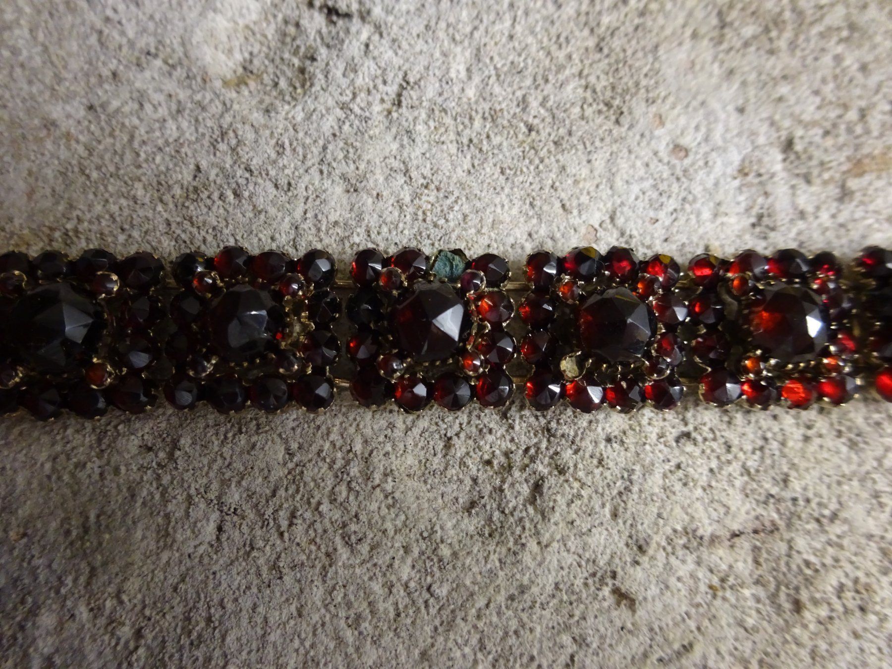 Bracciali & Braccialetti: Art Déco Granat Armband – Usato da Esslingen venduto da FetteSchnecke 3
