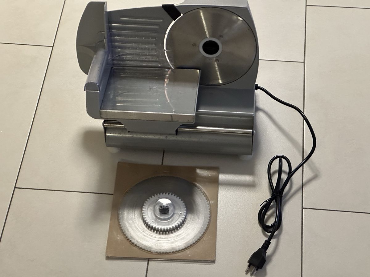 Elettrodomestici da cucina: Aufschnittmaschine Severin inkl.Neu Messer – Usato da Schöftland venduto da lazer04