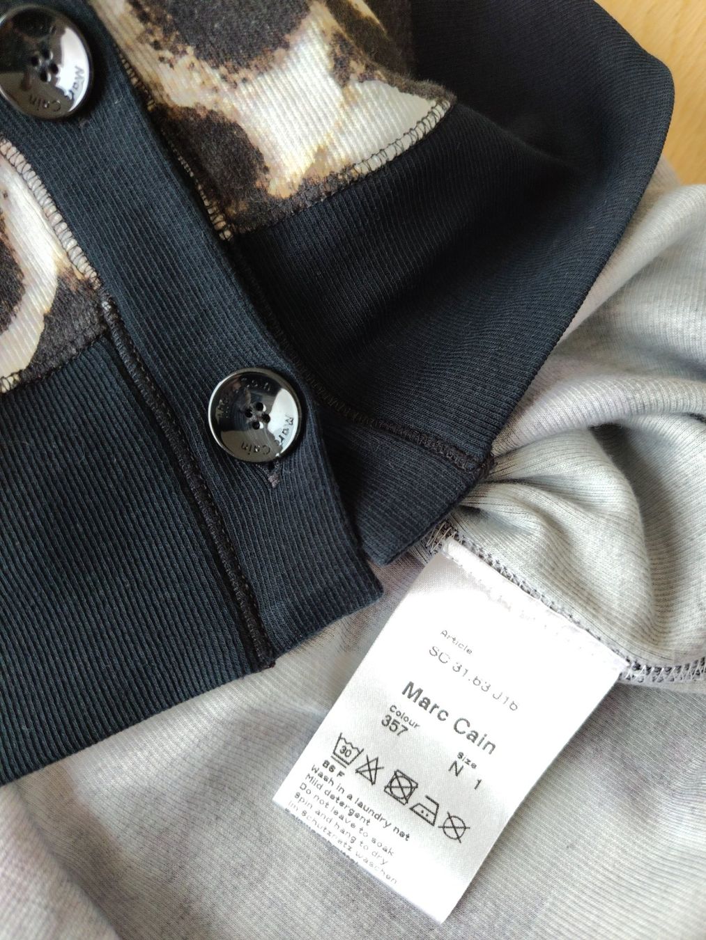 Marc Cain Giacche: MARC CAIN Fein-Strick Long Jacket bunt Taille N1 – Usato da Buchrain venduto da QueenyHE51 8