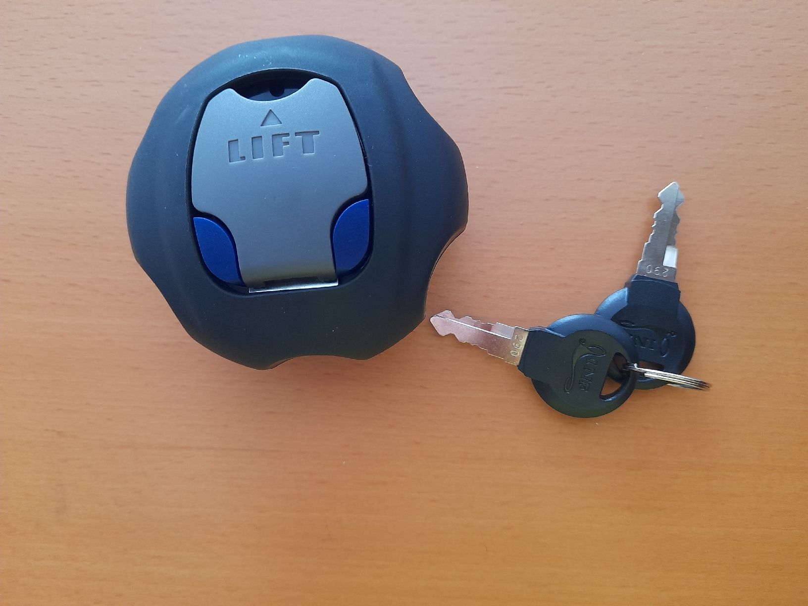 Accessori per altri veicoli: Tankdeckel – Nuovo e nell'imballaggio originale da Rothrist venduto da KKC19