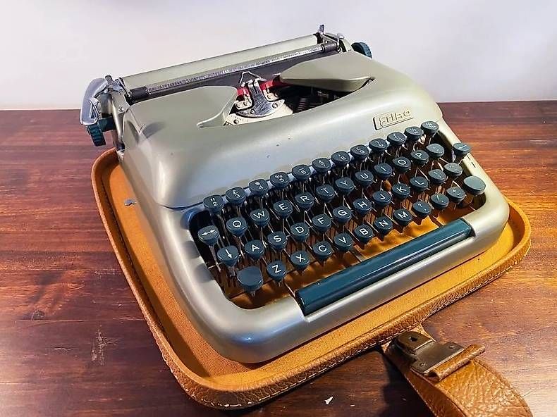 Erika Macchine da scrivere: Schreibmaschine Erika Model 12 – Usato da Zürich venduto da rol_rlt2 1