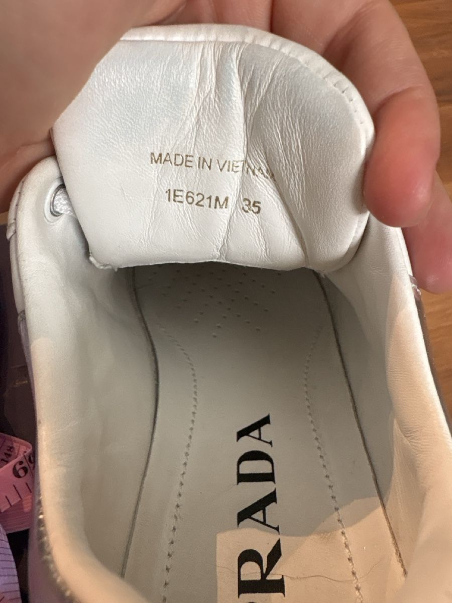 Prada Scarpe da donna: Prada sneakers white silver leather size 35 – Usato da Dübendorf venduto da Tony321 8