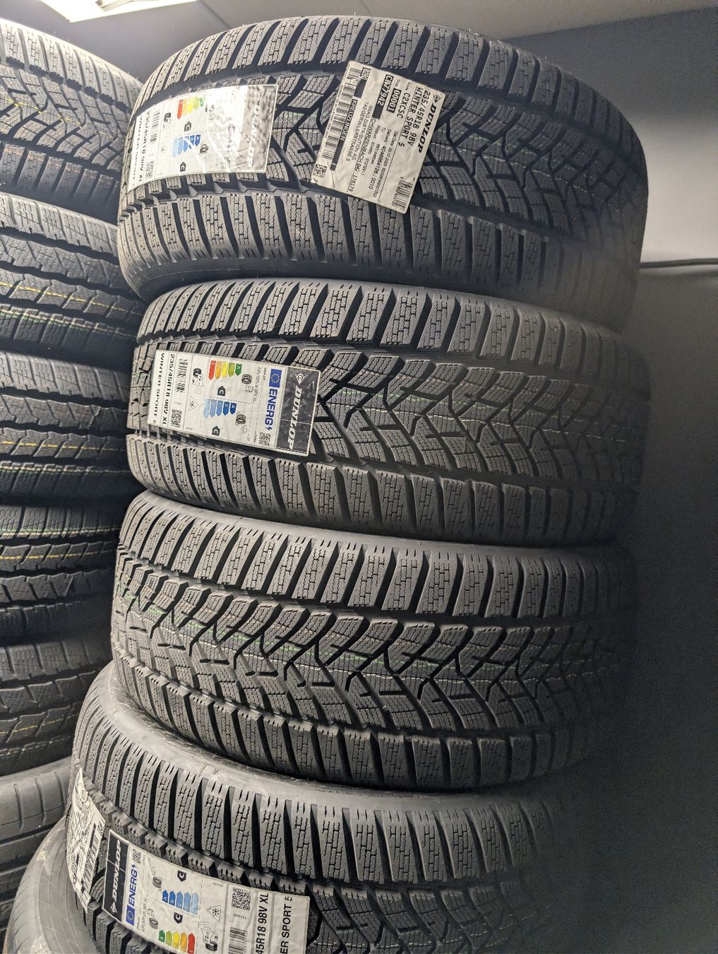 Dunlop Pneus & Kompletträder: Winterreifen  – Neu und originalverpackt aus Dürrenäsch von Pneu-Idris