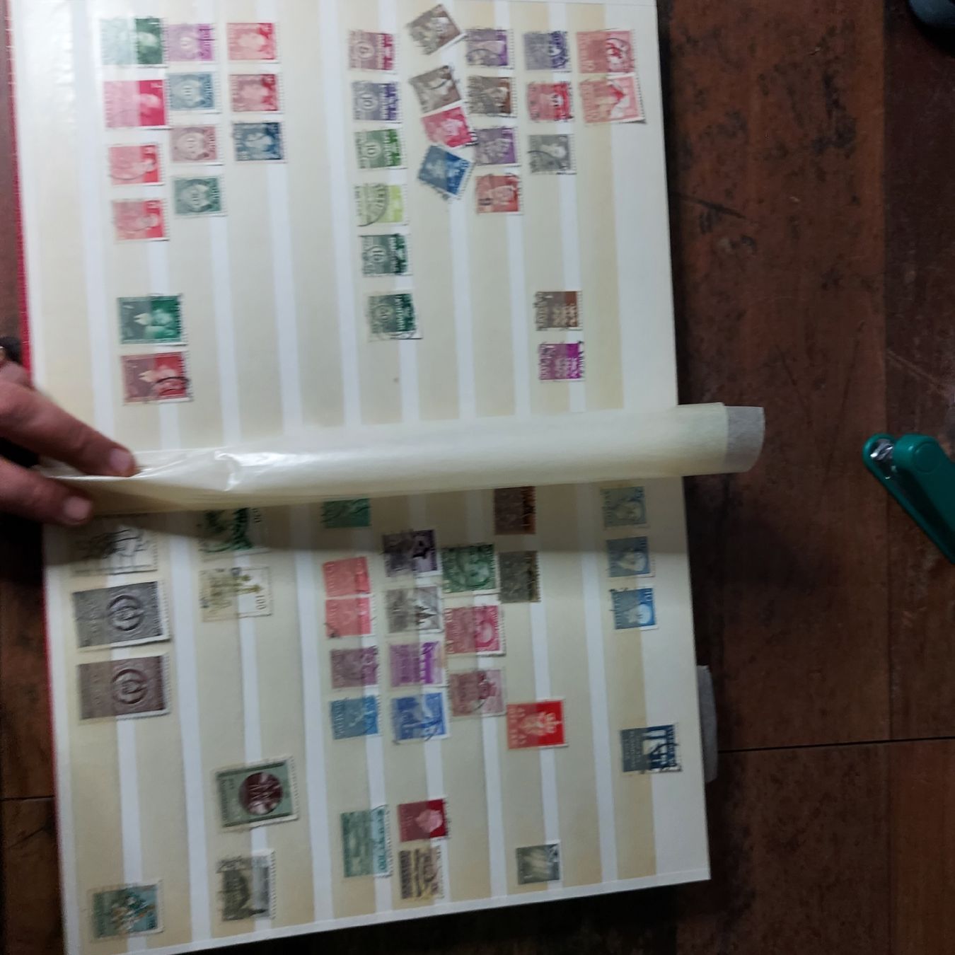 Alle Briefmarken: International Stamp Collection Album mit stams – Defekt aus Biel/Bienne von dak_h8gk 3