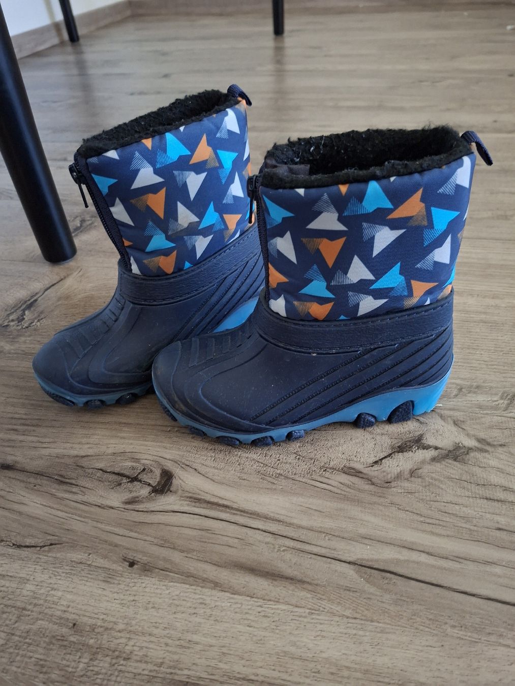 Chaussures garçon: Kinder Winterstiefel Grösse 29 mit Lichter – D'occasion à Winterthur par Ausmisten2026