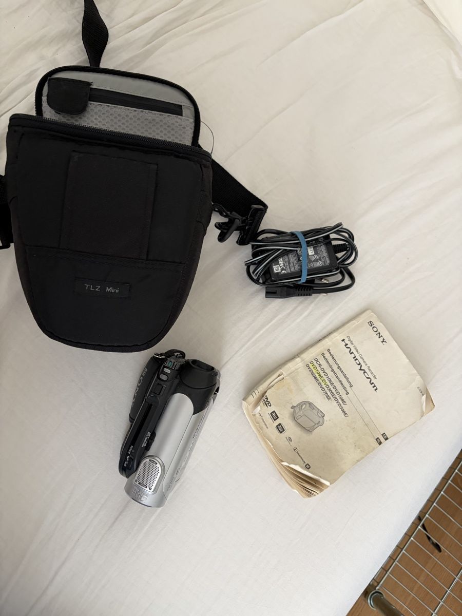 Sony Videocamere: Sony Handycam DVD Camcorder good condition – Usato da Zürich venduto da bea_swh6 3