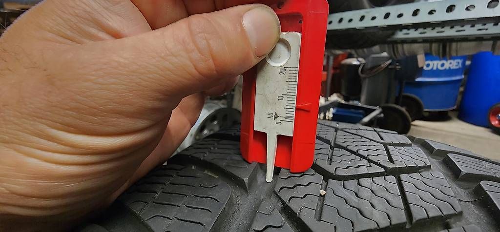 Pneus & Kompletträder: 215/50R18 Pirelli – Gebraucht aus Fehraltorf von Werkstatt85 3