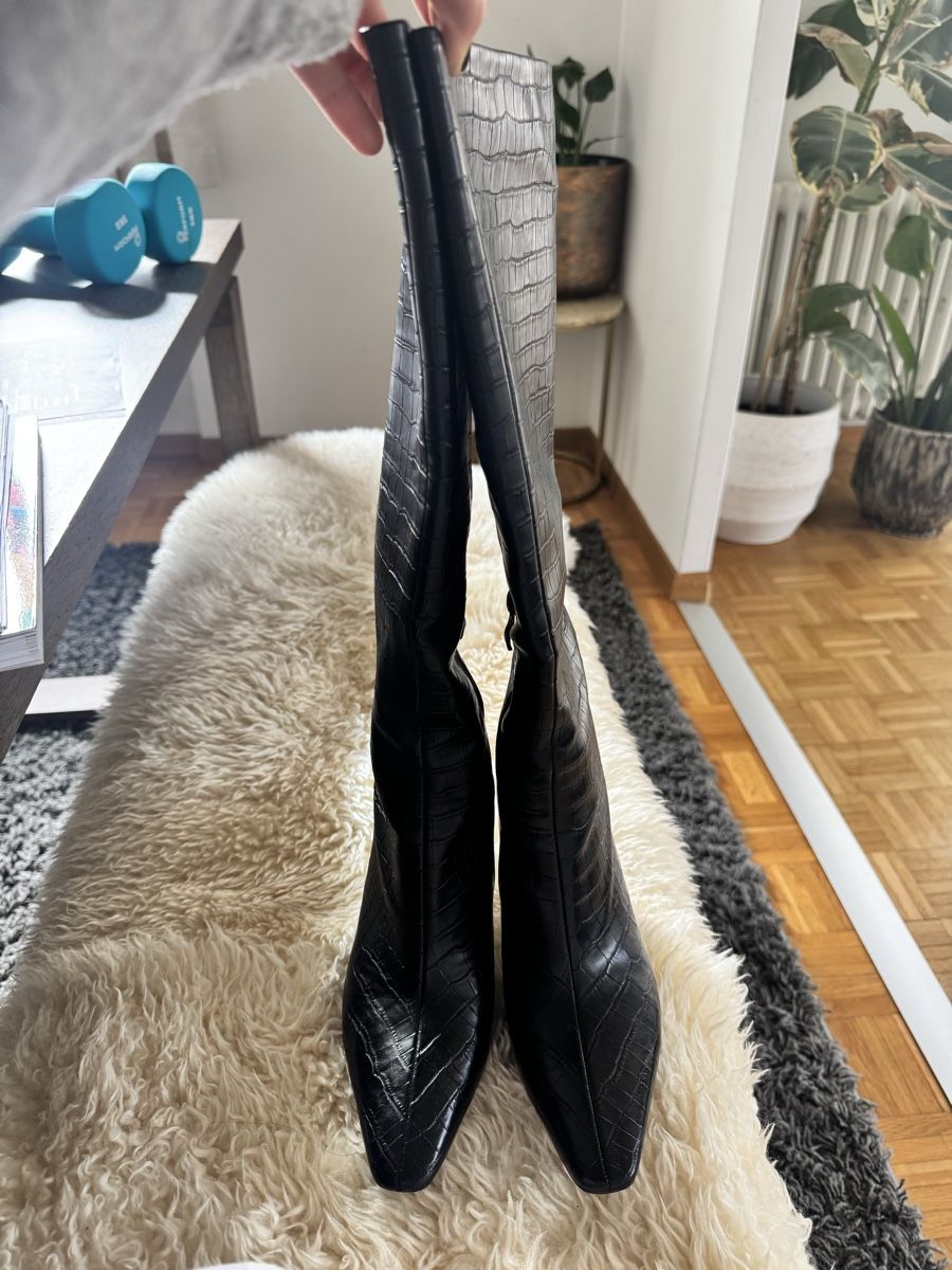 Chaussures femmes: Black Knee-High Boots with Crocodile Pattern Size 39 – D'occasion à Baar par sal_g57c 1