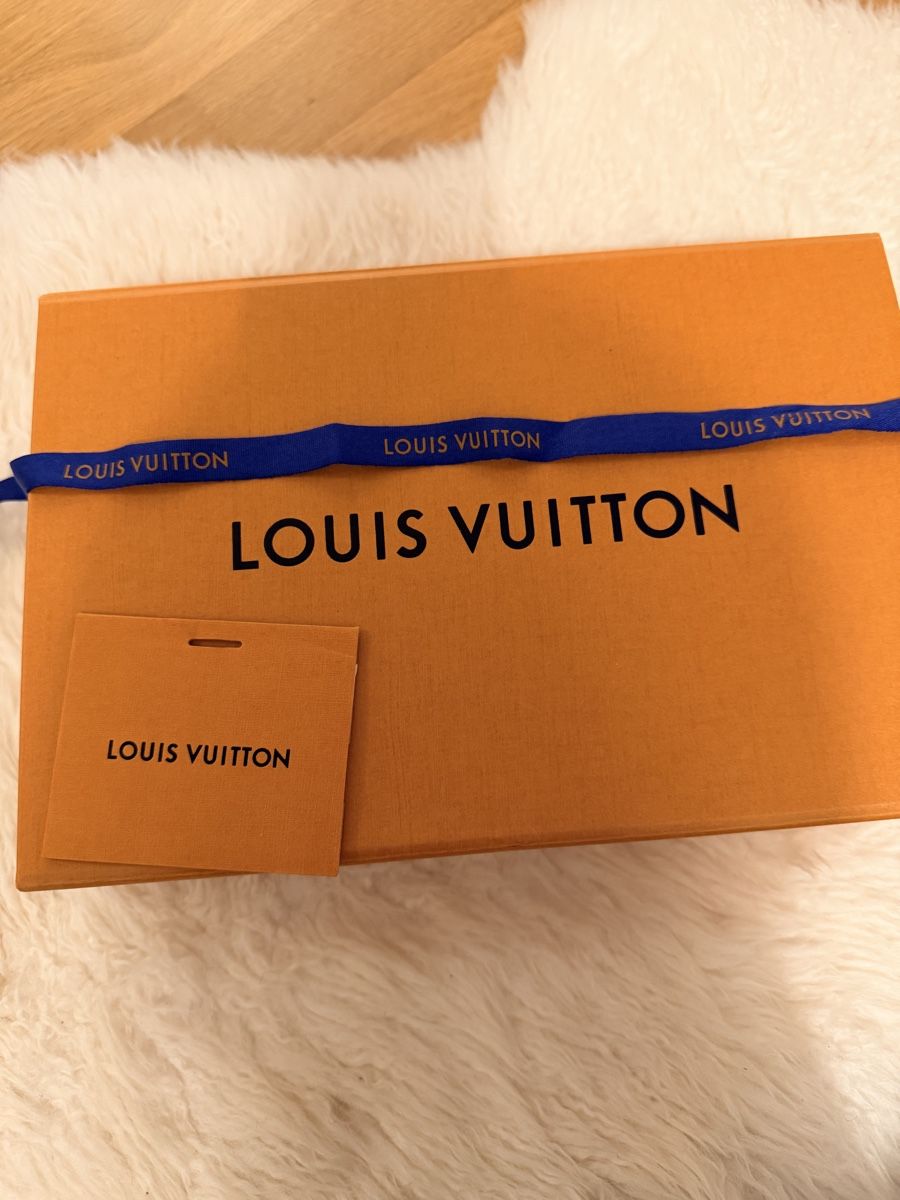 Louis Vuitton Borse da donna: Boîte Vuitton ruban et carte – Usato da Lausanne venduto da Meganelausanne