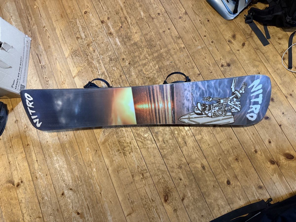 Snowboard Nitro Boards: Nitro Snowboard 154cm mit Bindung grösse M preisVerhandelbar – D'occasion à Rodersdorf par Everything.ch 1