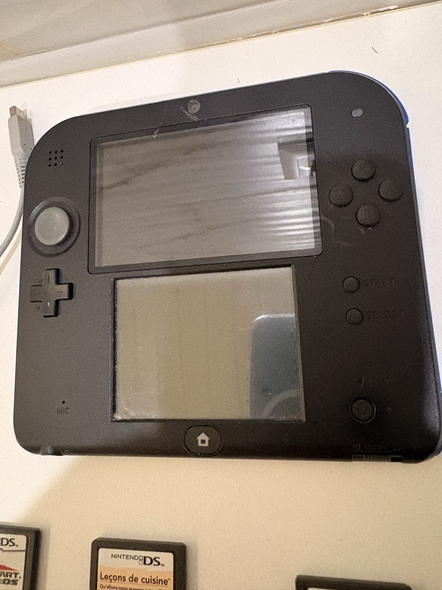Nintendo Console: Nintendo 2ds + 7 jeux + chargeur  – Usato da Dompierre FR venduto da PRiT_Madara 3