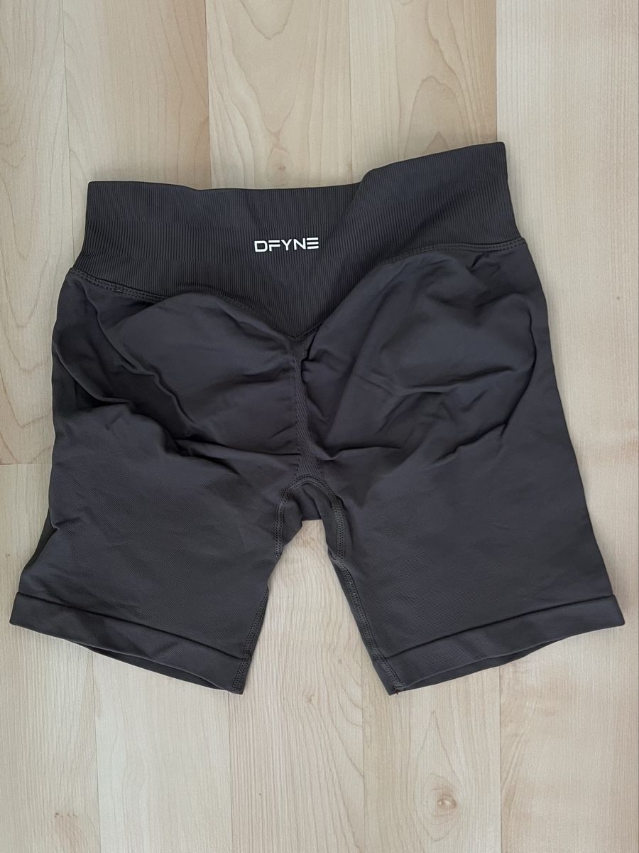 DFYNE Leggings: Dfyne Shorts grau  Grösse S – Neuf (Voir description) à Vinelz par laraaa_03 1