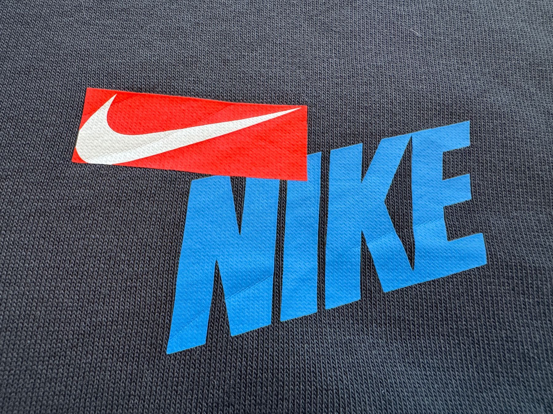 Nike Pulls & Sweat-shirts: Nike Sweatshirt Pullover Oversized Dri-Fit WOMEN Sz M – D'occasion à Neuchâtel par _Easy_to_Find_ 1