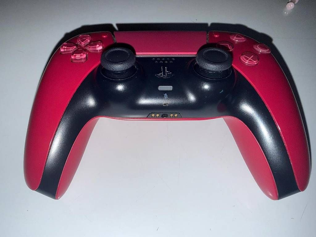 Controller: Controller PS5 DualSense rosso. – Usato da Balerna venduto da cala5 1
