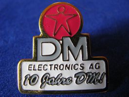 Pin DM Electronics AG 10 Jahre (80er)