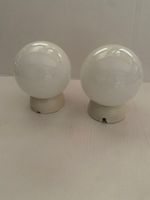 2 Stk. Vintage Kugellampen mit Kunststoff-Sockel