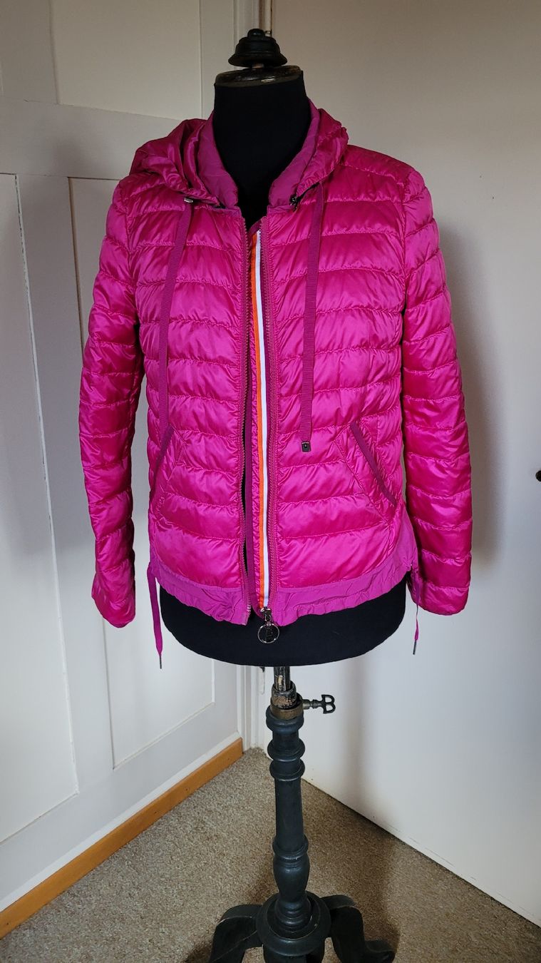 Marc Cain Vestes: Marc Cain Daunenjacke Gr.36 Fuchsia – D'occasion à Winterthur par Wohnhaus 3