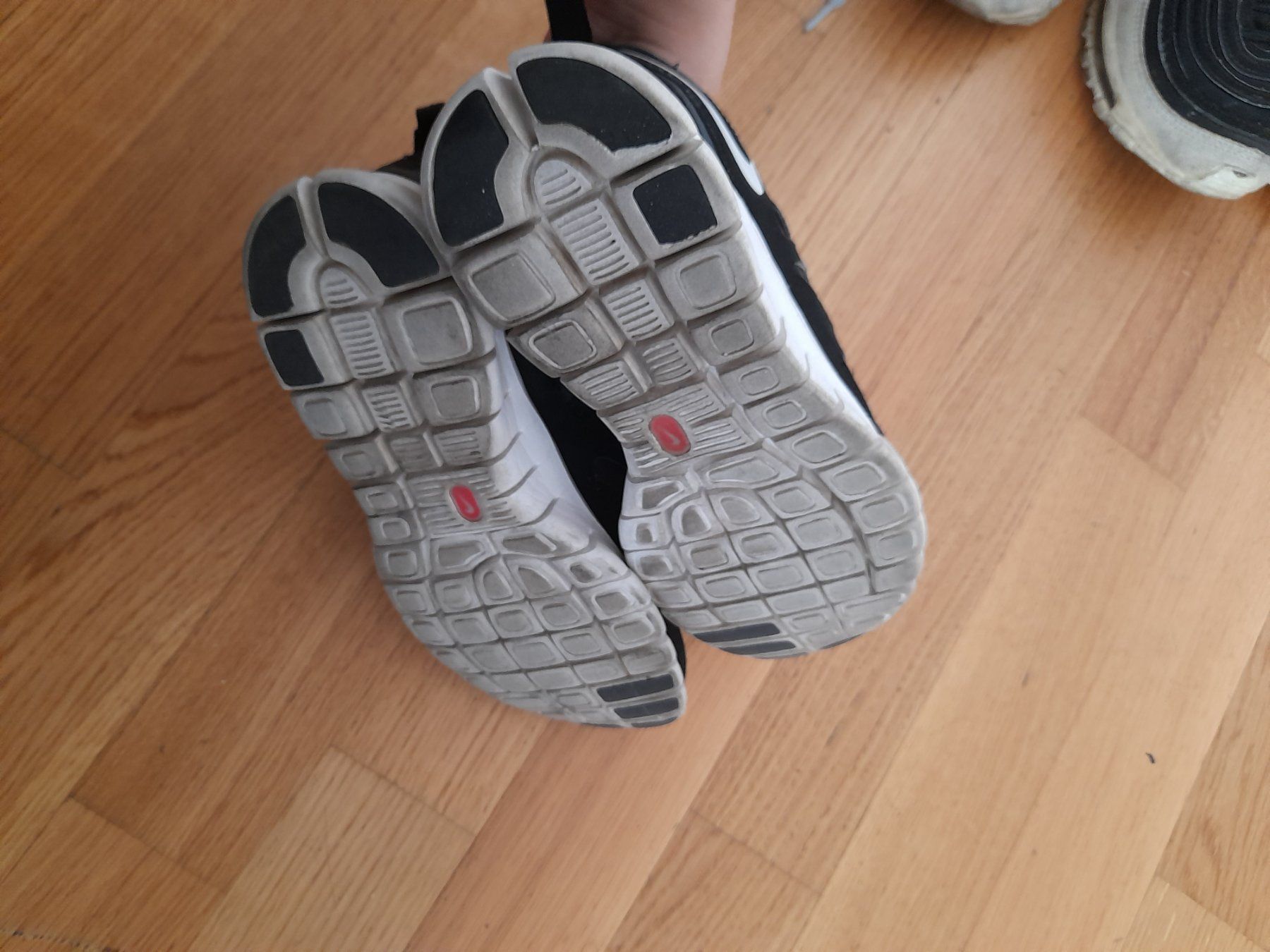 Nike Scarpe da uomo: Nike Schuh sommer Gr. 36 – Nuovo (secondo la descrizione) da Gwatt (Thun) venduto da B.D.999 4