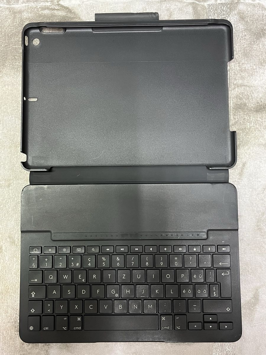 Logitech Tastiere: Ipad Schutzhülle Tastatur Slimfolio – Usato da Sumiswald venduto da Beragi 1