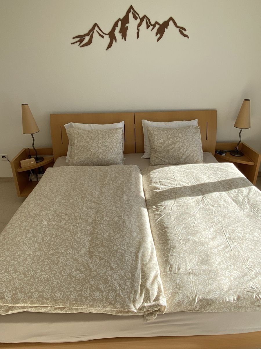 Letti: Schönes Holz Doppelbett – Usato da Davos Platz venduto da kgeldard 1