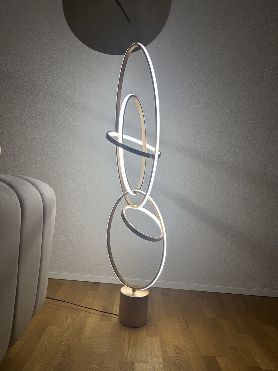 Lampade: Moderne Stehlampe Ringleuchten, top Zustand. – Usato da Bülach venduto da HB_8 2